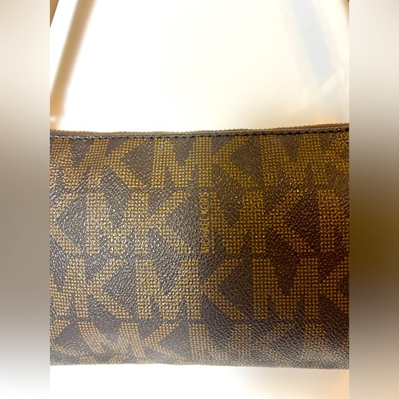 Michael Kors Zip Around Mini  purse Wristlet Clutch Brown Gold Logo Signature MK - Picture 10 of 14